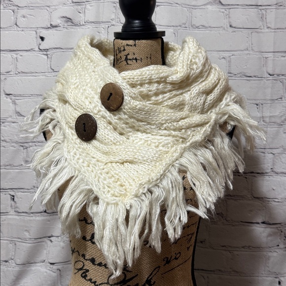 🆕 Creme Fringed Knit Scarf/Cowl with Wooden Buttons - Picture 1 of 7